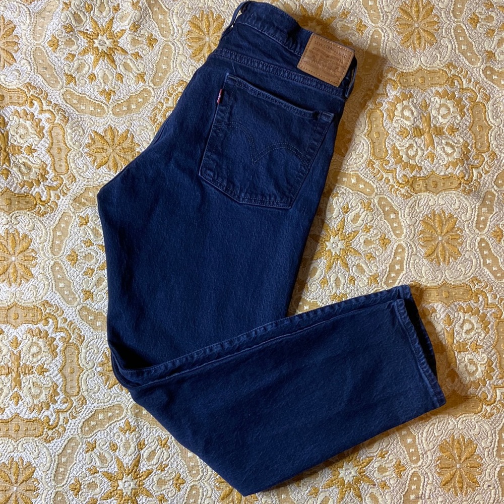 ORANGE TAB-LIKE NEW! Levi’s “The wedgie”flattering, PROPER thick jean material.